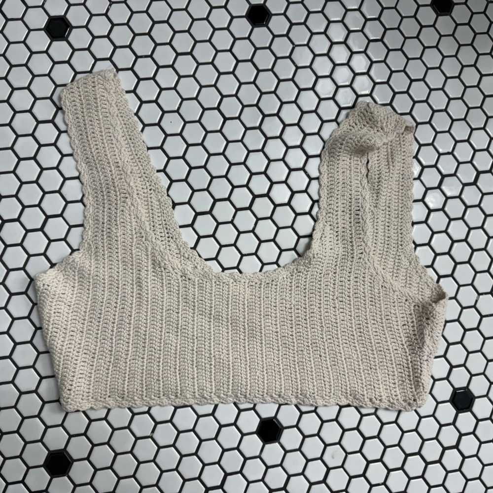La hearts cropped Women's Cream Knit Top size medium